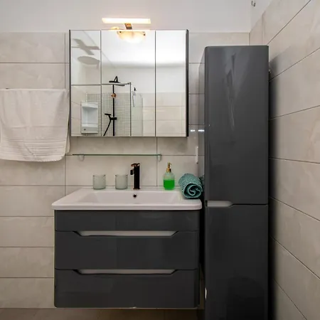 Enard With Jacuzzi Villa