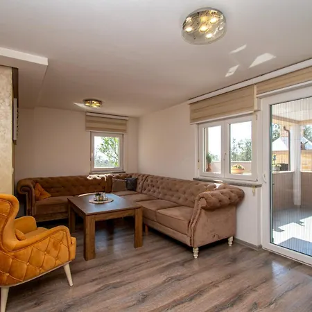 Enard With Jacuzzi Villa