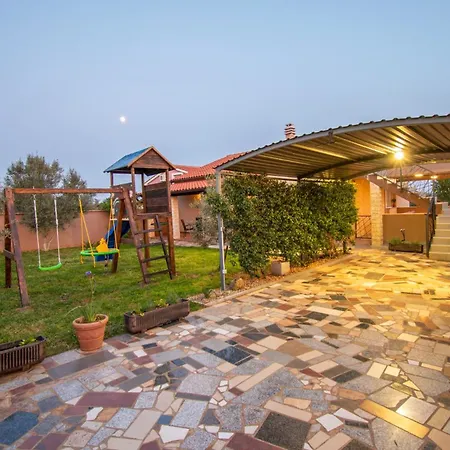 Enard With Jacuzzi Villa