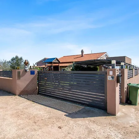 Enard With Jacuzzi Villa