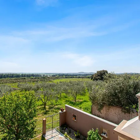 Enard With Jacuzzi Villa