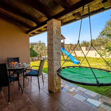 Enard With Jacuzzi Villa Valtura