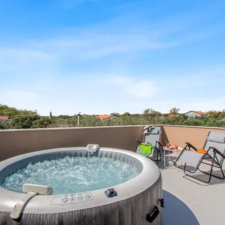 Enard With Jacuzzi Villa