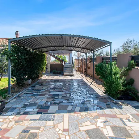 Villa Enard With Jacuzzi Valtura