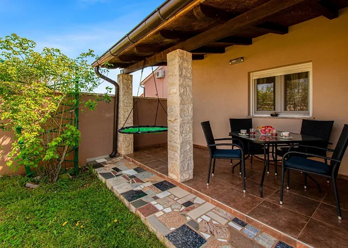 Villa Enard With Jacuzzi By Istrabook